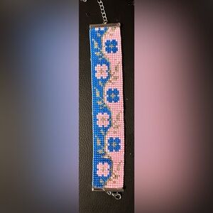 Beaded Floral Pattern Bracelet